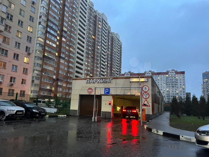 Машиноместо, 14 м²
