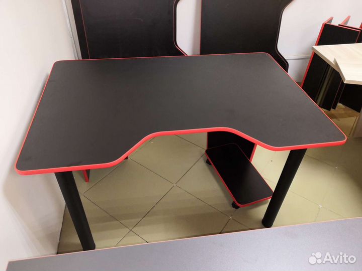Игровой, геймерский, компьютерный стол