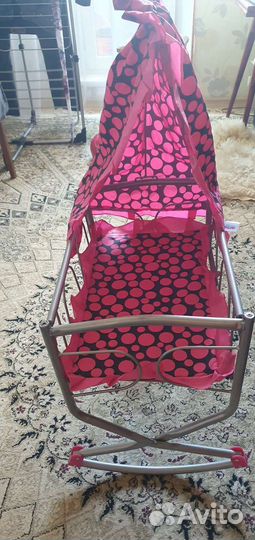 Детская кроватка с маятником для кукол