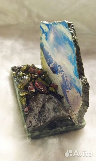 Сувенир из камня с изображением 