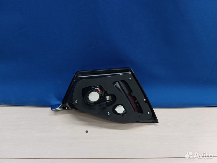 Фонарь правый внутренний Toyota Camry 7 хв50 11-17
