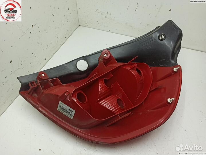 Фонарь задний левый б/у Renault Clio III (2005-2012) 8200459962