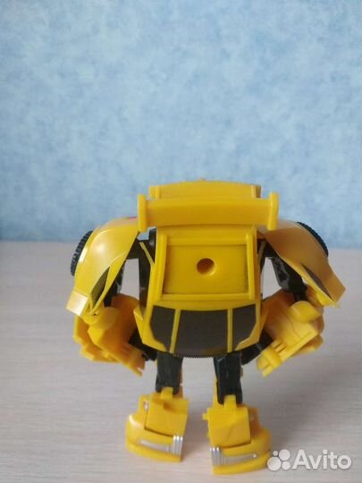 Автобот Бамблби из коллекции 