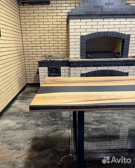 Стол из эпоксидной смолы