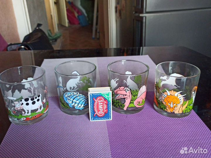 Набор тарелок Fifa 2010, стаканы в ассортименте