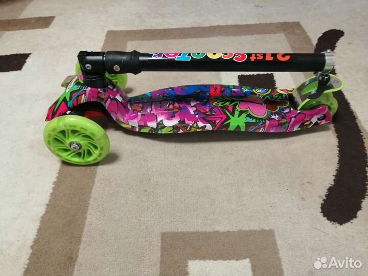 Детский трехколесный самокат
