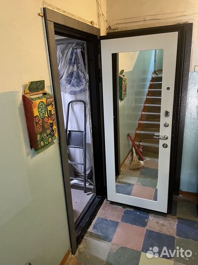 Дверь Marcus Титан шагрень, Белый ясень с зеркалом