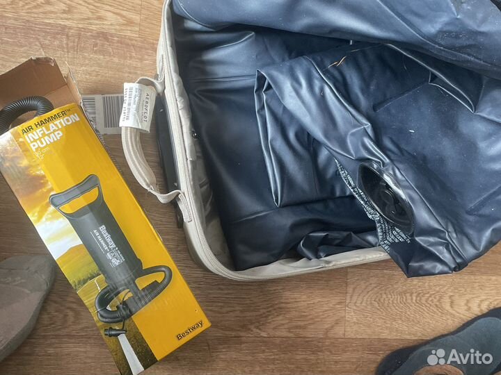 Матрас двухместный и насос intex 152х203х22