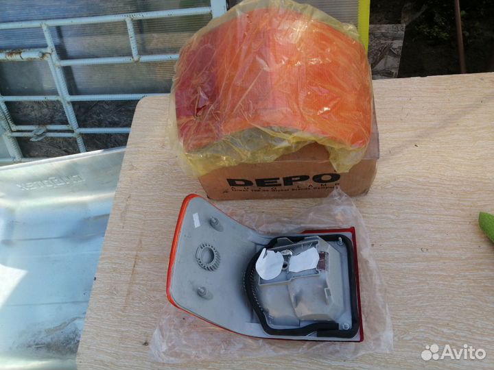 Продаю задние фонари правый и левый audi 80