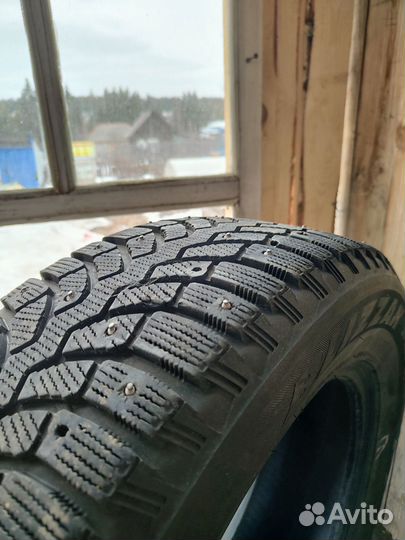 Bridgestone Blizzak Spike-01 225/65 R17