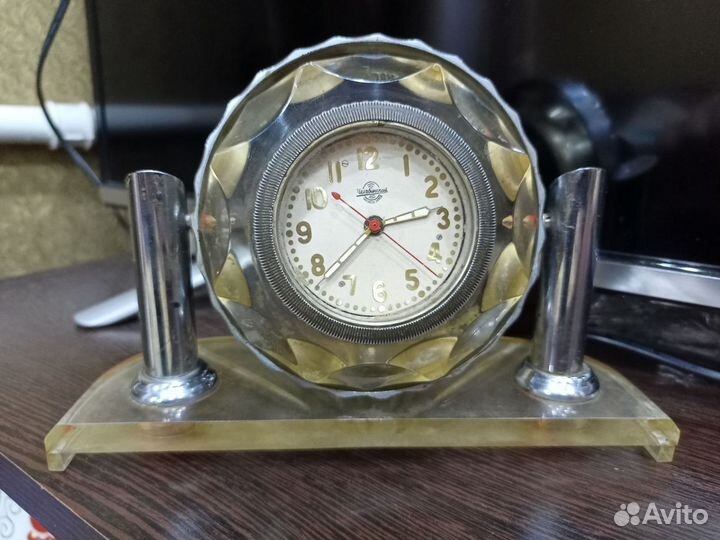 Настольные часы будильник СССР