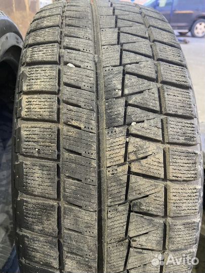 Bridgestone Blizzak Revo GZ 215/45 R17