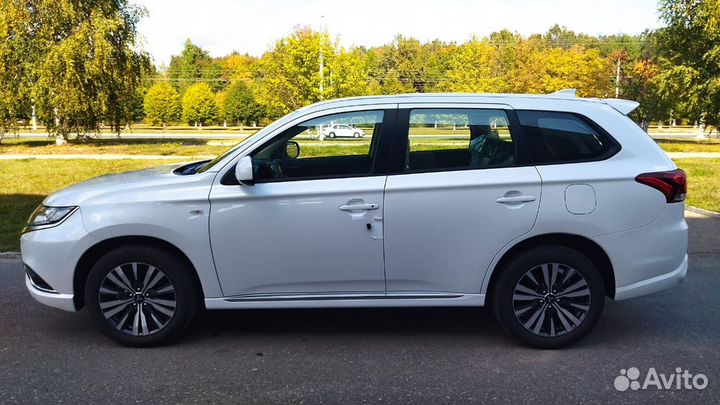 Mitsubishi Outlander 2.0 CVT, 2022, 35 км