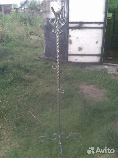 Вешалки с элементами ковки