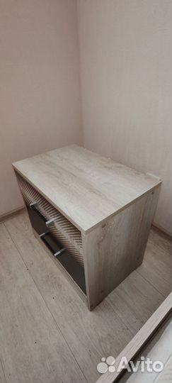 Тумбочка прикроватная