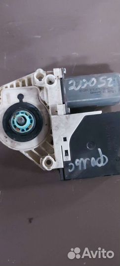 Моторчик стеклоподъёмника передний правый Volkswag