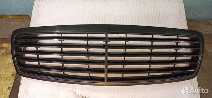 Решетка радиатора Mercedes w211 дорестайл