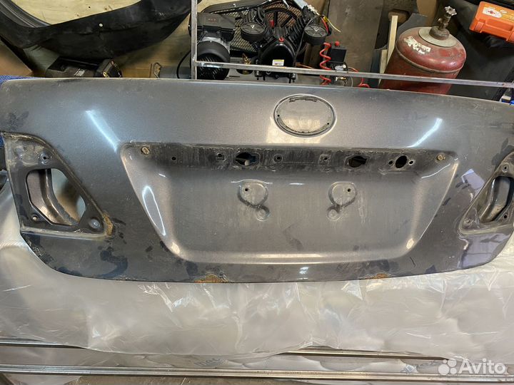 Крышка багажника на Toyota corolla