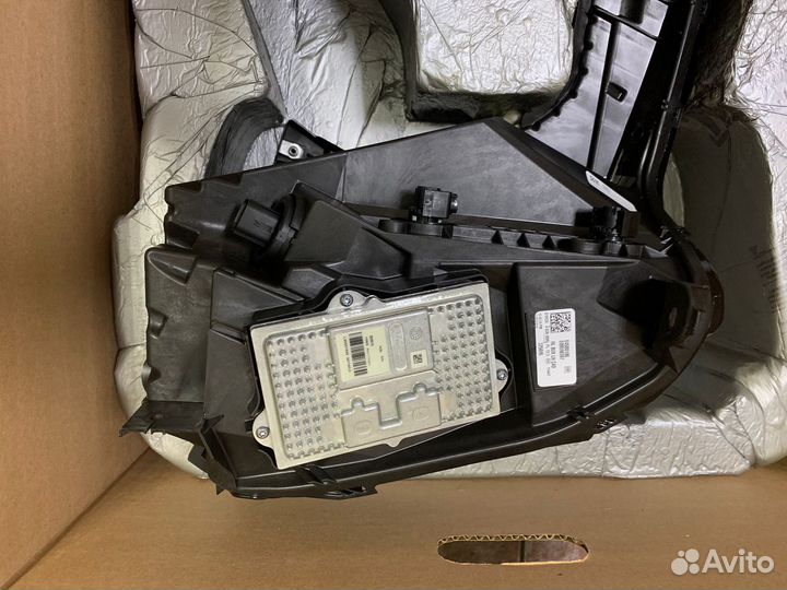 Фара на Cadillac Escalade 4