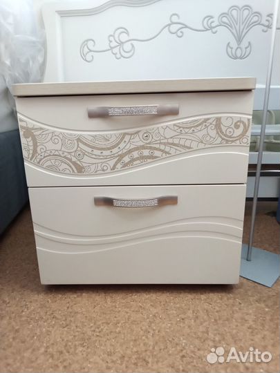 Тумба прикроватная