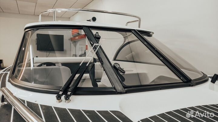 Катер с хардтопом Phoenix 600 HT