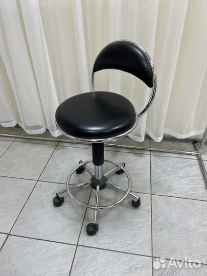 Стул для мастера крутящийся