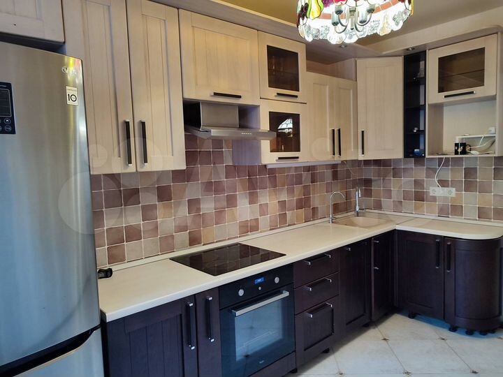 2-к. квартира, 56,5 м², 1/10 эт.