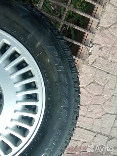 Bridgestone Blizzak Spike-01 205/65 R15