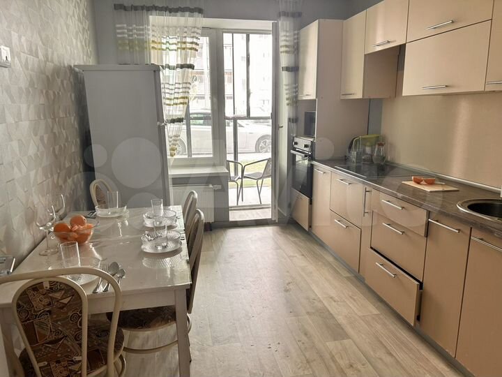 2-к. квартира, 52 м², 1/10 эт.