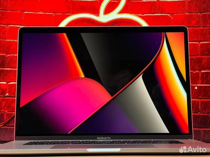 Apple MacBook Pro 15 2017 i7 16GB RAM Touchbar