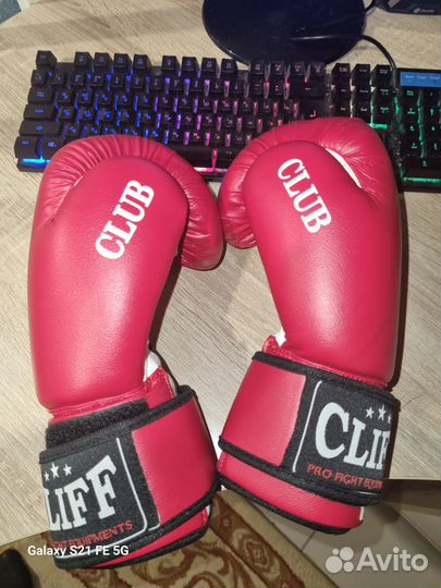 Боксерские перчатки