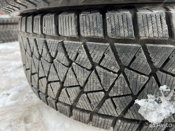 Bridgestone Blizzak DM-V2 215/70 R16