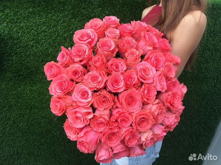 Букет 51 коралловая роза 40 см (Эквадор)