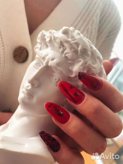 Мастер маникюра и педикюра