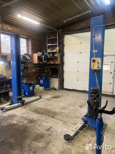 Автомобильный гидравлический подьемник