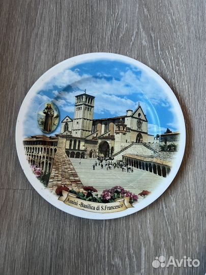 Настенная тарелка