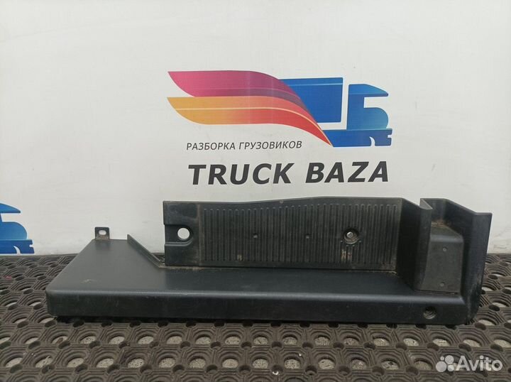 504208017 Накладка порога правая Iveco Stralis