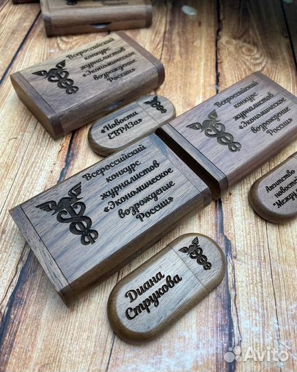 Флешки с гравировкой школьникам