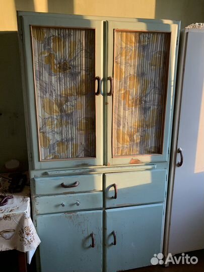 Антикварный шкаф буфет