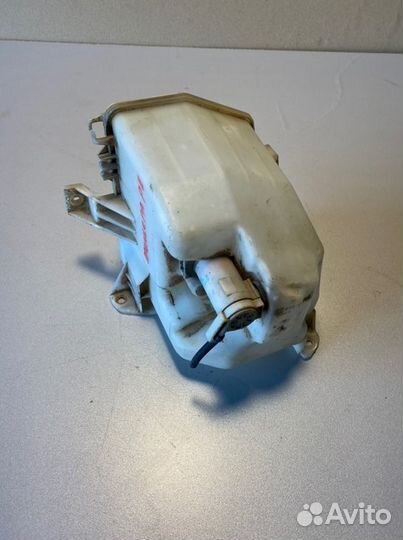 Бачок омывателя Nissan Primera P11