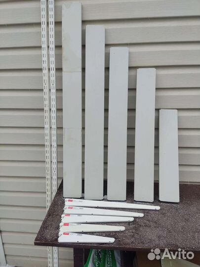 Настенный стелаж