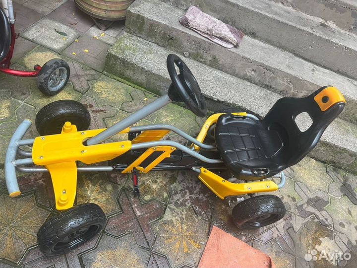 Детская педальная машина