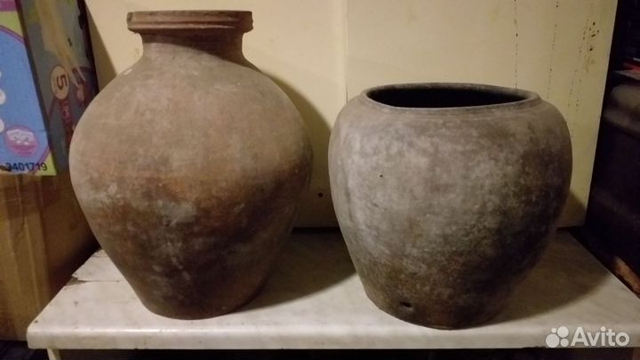 Большой глиняный горшок