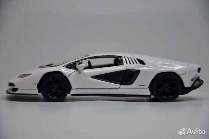 Модель автомобиля Lamborghini Countach LPI металл