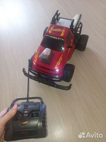 Машинка на радиоуправлении hot wheels