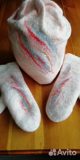 Варежки и шапка