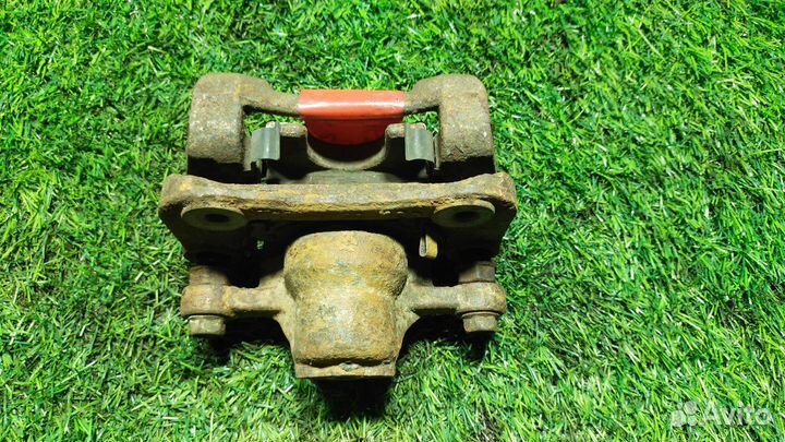 Суппорт тормозной задний левый KIA Sportage 3