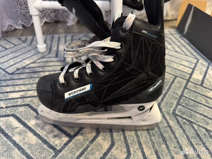 Коньки хоккейные