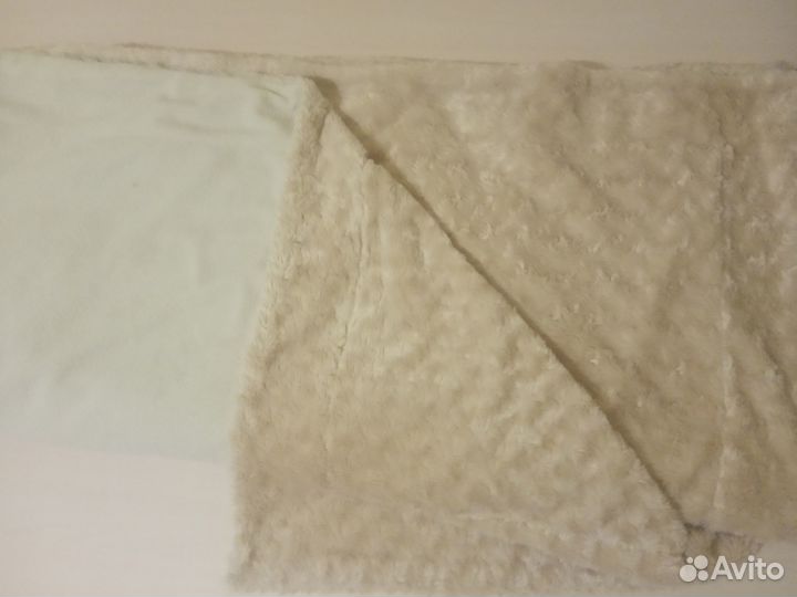 Коврики, пледы, подушки