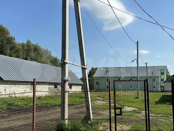 Здание, 2400 м²